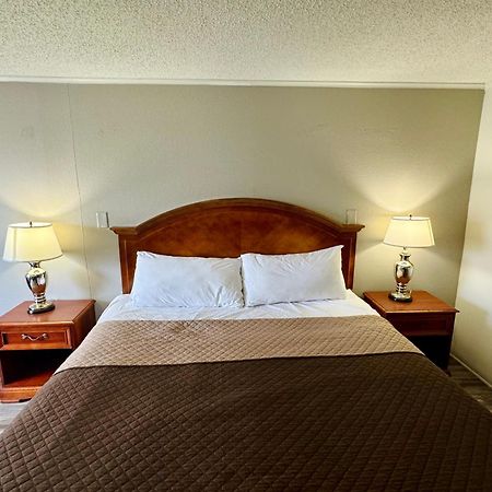 Knights Inn Bridgeport Frankenmuth Bagian luar foto