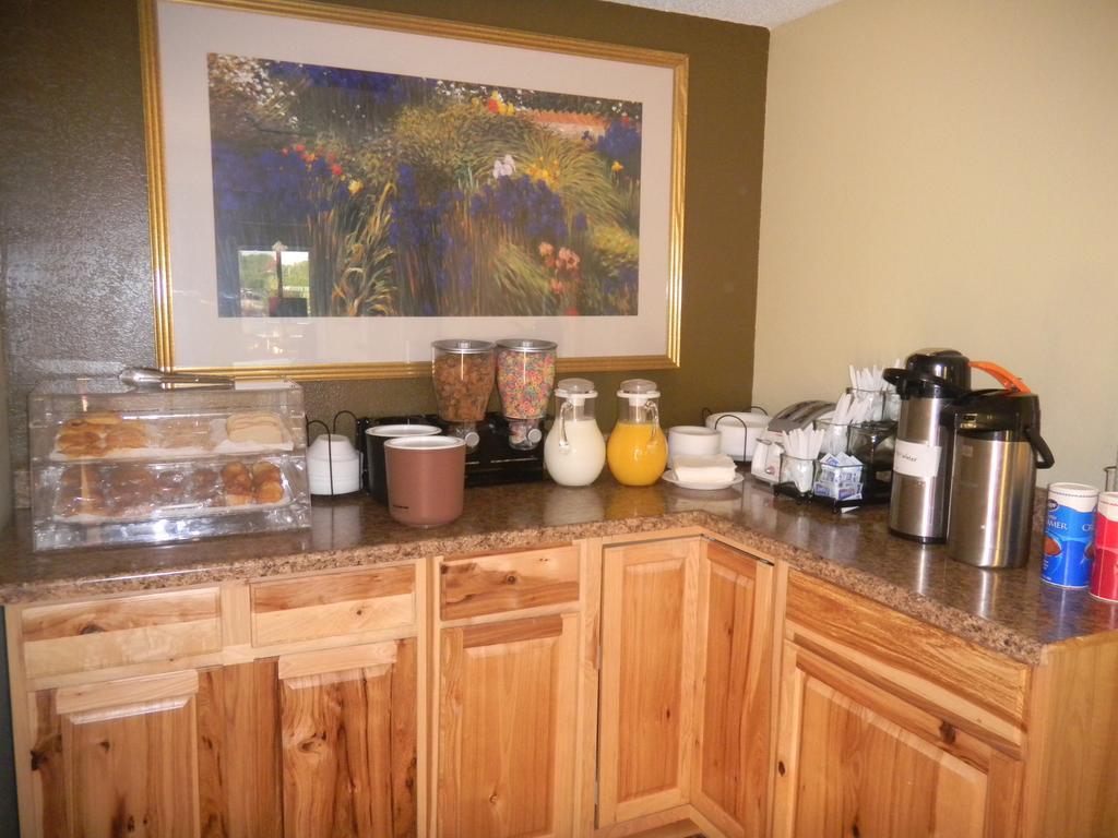 Knights Inn Bridgeport Frankenmuth Bagian luar foto