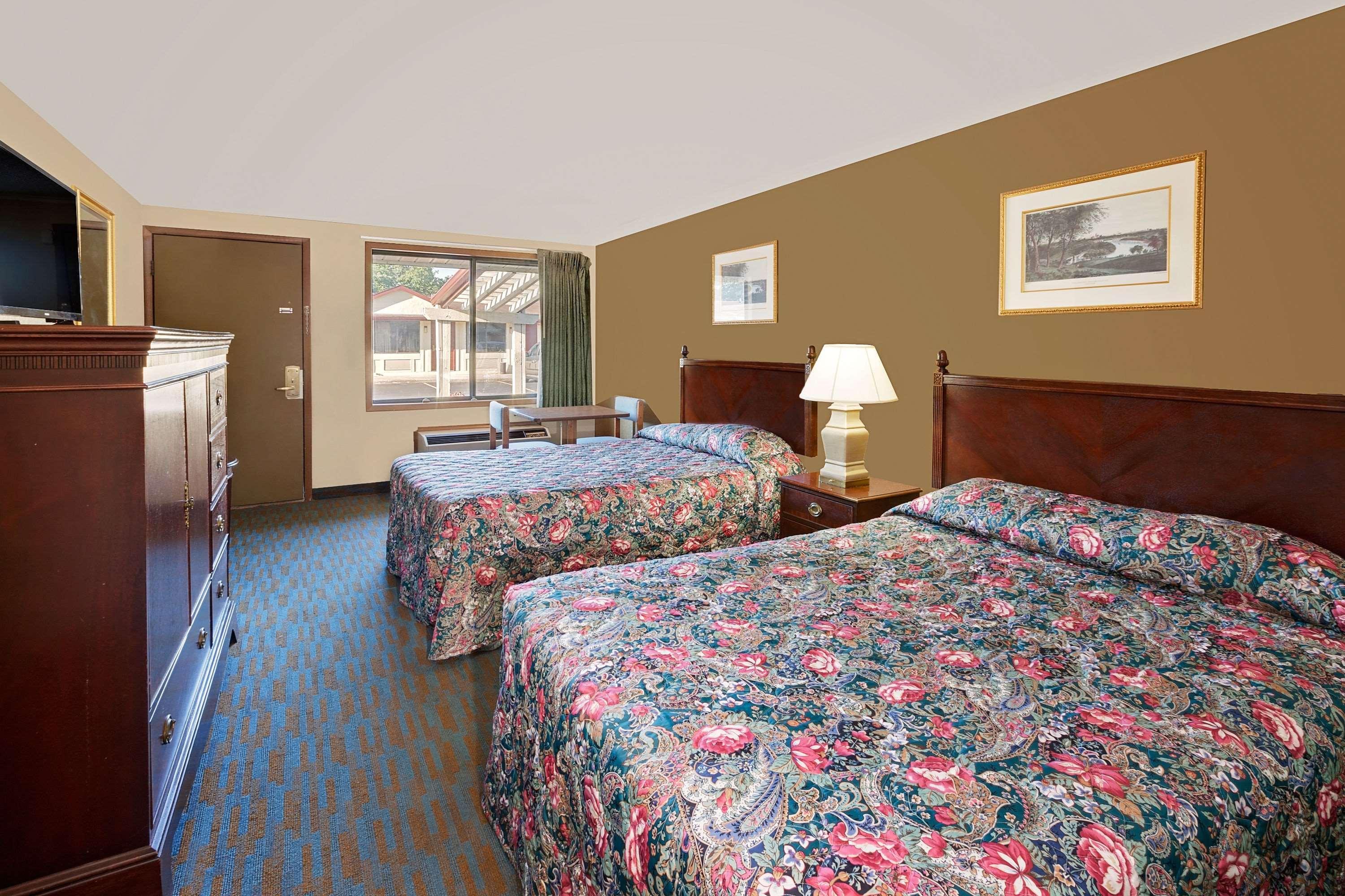 Knights Inn Bridgeport Frankenmuth Bagian luar foto
