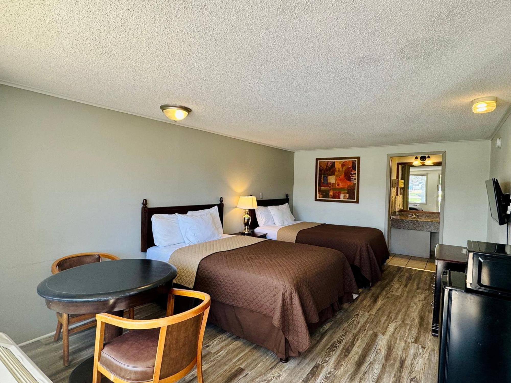 Knights Inn Bridgeport Frankenmuth Bagian luar foto